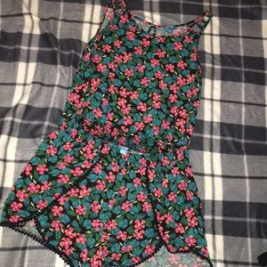 Size small top, size medium bottoms.